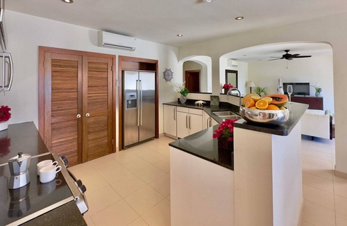 Freetown House | The Hideaway 3 Bedroom Townhouse Pool