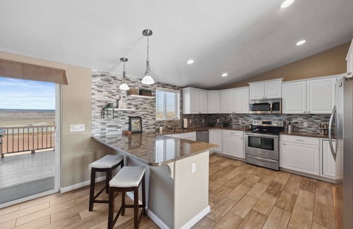 Greenehaven House | [The Hideaway] 50 Mile Views, Sleeps 8, Big Garage