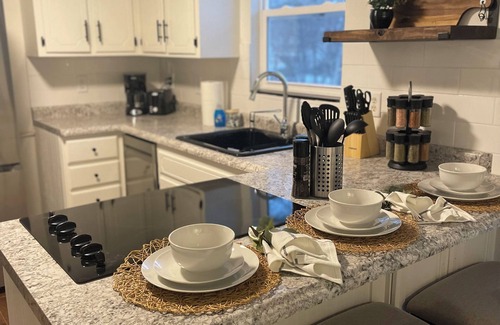 Grandview House | The Hideaway - 7 Bed, 2 Full Kitchen