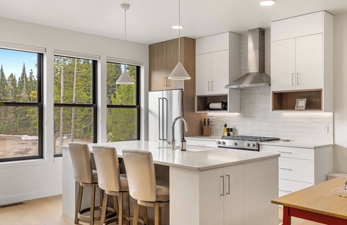 Bozeman House | The Hideaway at Bridger with direct access to Cross Cut