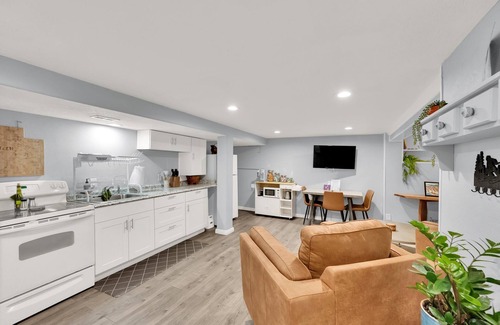 Liberty Wells House | ~The Hideaway~ Cozy Private Basement Unit~ Close to downtown & Ski Resorts~
