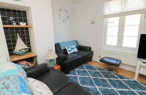Dartmouth House | The Hideaway