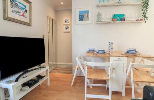Dartmouth House | The Hideaway