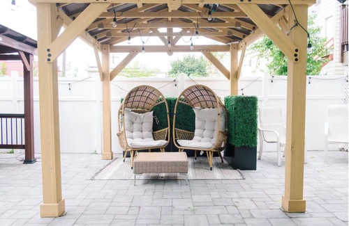 Troy Apartment | "The Hideaway" Modern Apartment w/Sauna, Grill and Patio