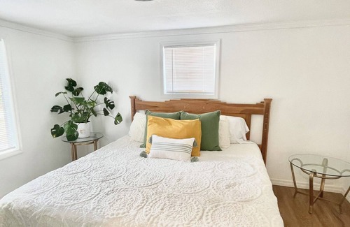 Crystal River House | The Hideaway Nest -10 minutes from crystal clear water for kayaking and boating!