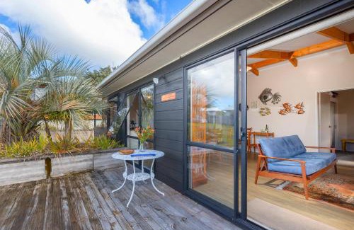 Omaha House | The Hideaway - Omaha Holiday Home