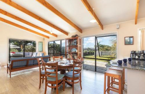Omaha House | The Hideaway - Omaha Holiday Home