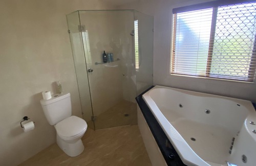 Helensvale House | The Hideaway sleeps up to 24 guests
