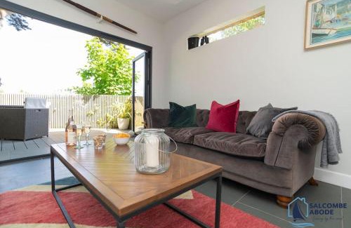 Salcombe House | The Hideout-Boutique Cabin, Estuary View & Parking