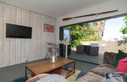 Salcombe House | The Hideout-Boutique Cabin, Estuary View & Parking