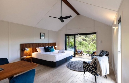 Mangawhai Hotel | The Hideout
