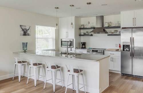 Tropic House | The Highland House - with a Peek-a-boo River View