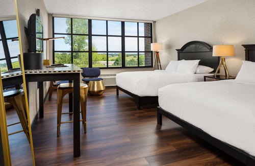 Iowa City Hotel | The Highlander Hotel, an Ascend Collection Hotel