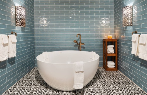 Iowa City Hotel | The Highlander Hotel, an Ascend Collection Hotel