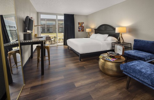 Iowa City Hotel | The Highlander Hotel, an Ascend Collection Hotel