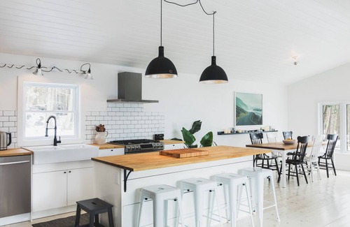 Grey Highlands House | The Highlands- 7 Acres Overlooking Lake Eugenia