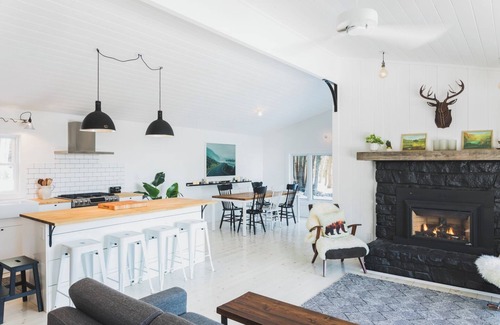 Grey Highlands House | The Highlands- 7 Acres Overlooking Lake Eugenia