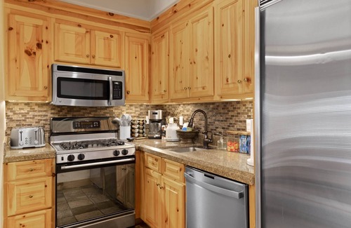 Mountain Village Apartment | The Highline Retreat: 2 bed/2bath | Ski, Soak, Sip