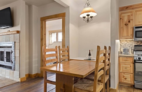 Mountain Village Apartment | The Highline Retreat: 2 bed/2bath | Ski, Soak, Sip