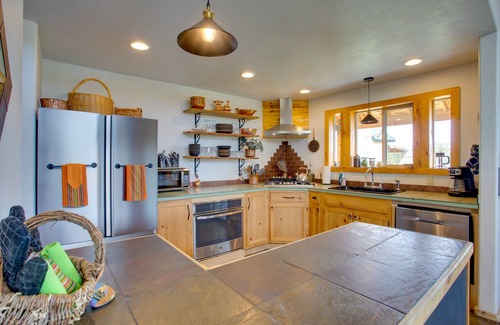 Lewis Cabin | ‘The Hill’ Country Getaway Near Mesa Verde!