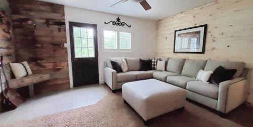 Glendale House | The Historic Homeplace Lake House East Zion