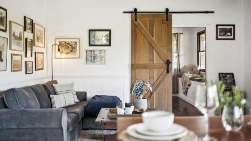 Coramba House | The Hitching Rail Hut - Romantic, Rural, Horses