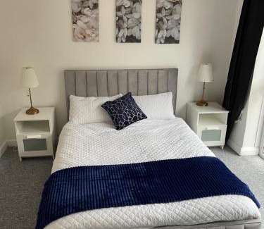 Cowley Apartment | The Holloway Haven - 1 Bedroom Apartment - Private Access & Parking - Prime Location Near Oxford City Centre