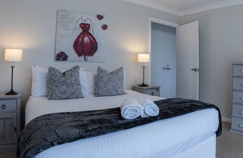 Pokolbin House | The Homestead @ Hermitage Hideaway- Oh those views and the fabulous pool.