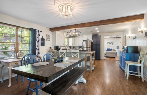 Temple House | The Hometown Cottage is centrally located in the heart of Temple.
