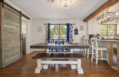 Temple House | The Hometown Cottage is centrally located in the heart of Temple.