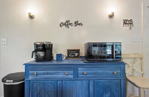 Temple House | The Hometown Cottage is centrally located in the heart of Temple.