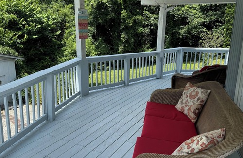 Lucas House | The Honey Pot! Barren River Quiet Living!
