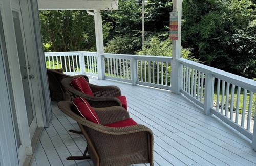 Lucas House | The Honey Pot! Barren River Quiet Living!