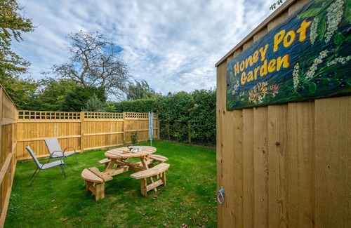 Etchinghill House | The Honey Pot - One Bedroom House, Sleeps 2