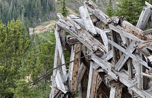 Cody House | The Honeymoon/Hideaway Cabin is in THE best spot in town! !