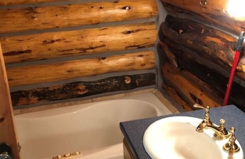 Cody House | The Honeymoon/Hideaway Cabin is in THE best spot in town! !
