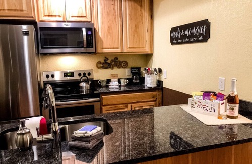 Walla Walla Apartment | The Honeymoon Suite, hot tub, full kitchen