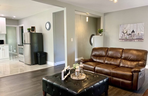 Niagara Falls House | The Horseshoe Falls Villa- 6BR Free Parking, Minutes From Falls & Casino