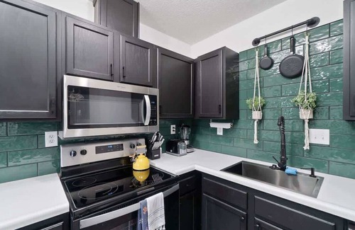 Northeast Pensacola House | The Hosta Hangout - A Luxury Central Haven!