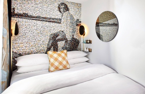 Eureka Valley Hotel | The Hotel Castro | Excellent Local Cuisine Just Steps Away | King Classic Room