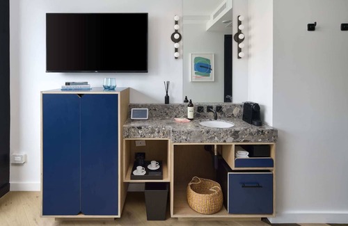 Eureka Valley Hotel | The Hotel Castro | Everything You Need, Nothing You Don't | King Mini Suite