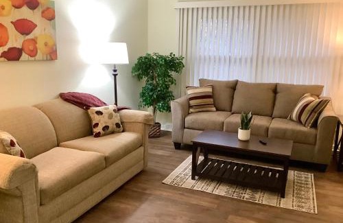 Cuyahoga Falls House | The House Hotels - Whole House Erie Street
