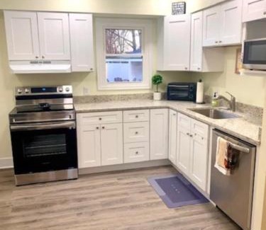 Cuyahoga Falls House | The House Hotels - Whole House Erie Street