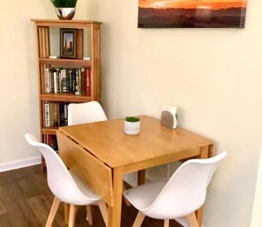 Cuyahoga Falls House | The House Hotels - Whole House Erie Street