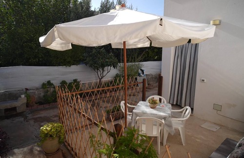 Castelluzzo House | The House of Flowers, in the heart of the Gulf of Macari 2.5 km from the sea.