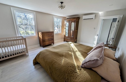 Croom House | The House on the Hill 1790's Farmhouse DC 35mins