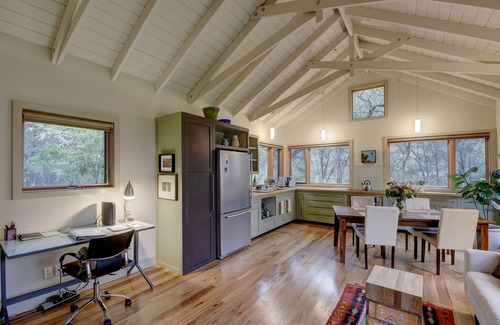 Long Branch Valley Cottage | The Hummingbird Casita- A peaceful and romantic architectural gem