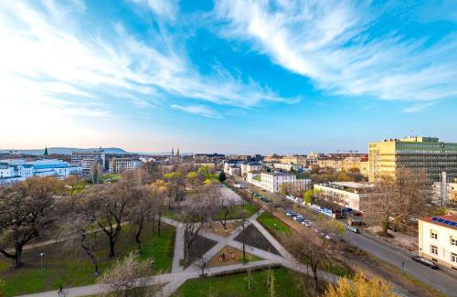 Nepszinhaz negyed Apartment | The Hungarian Central Park