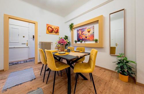 Nepszinhaz negyed Apartment | The Hungarian Central Park