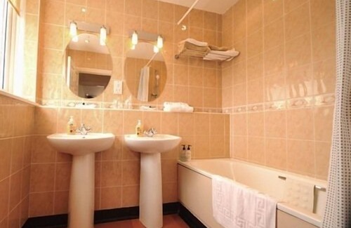 Margate Bed & Breakfast | The Hussar